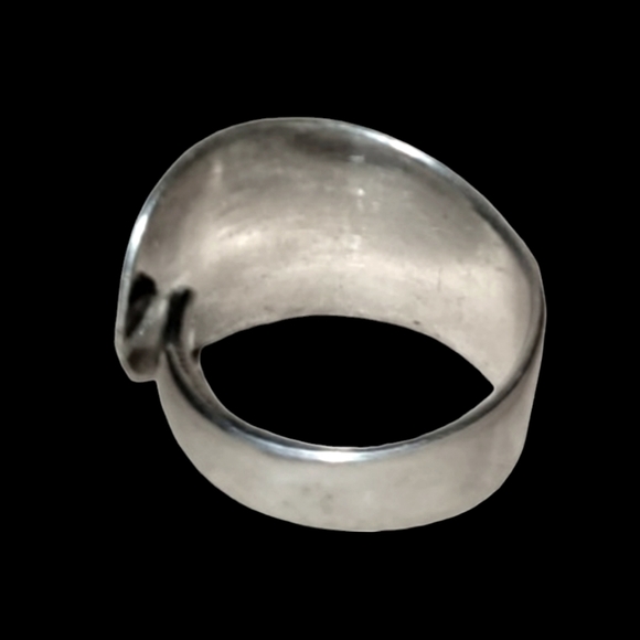 Queen Elizabeth II Hand Forged Spoon Ring Size 8 - Picture 4 of 4